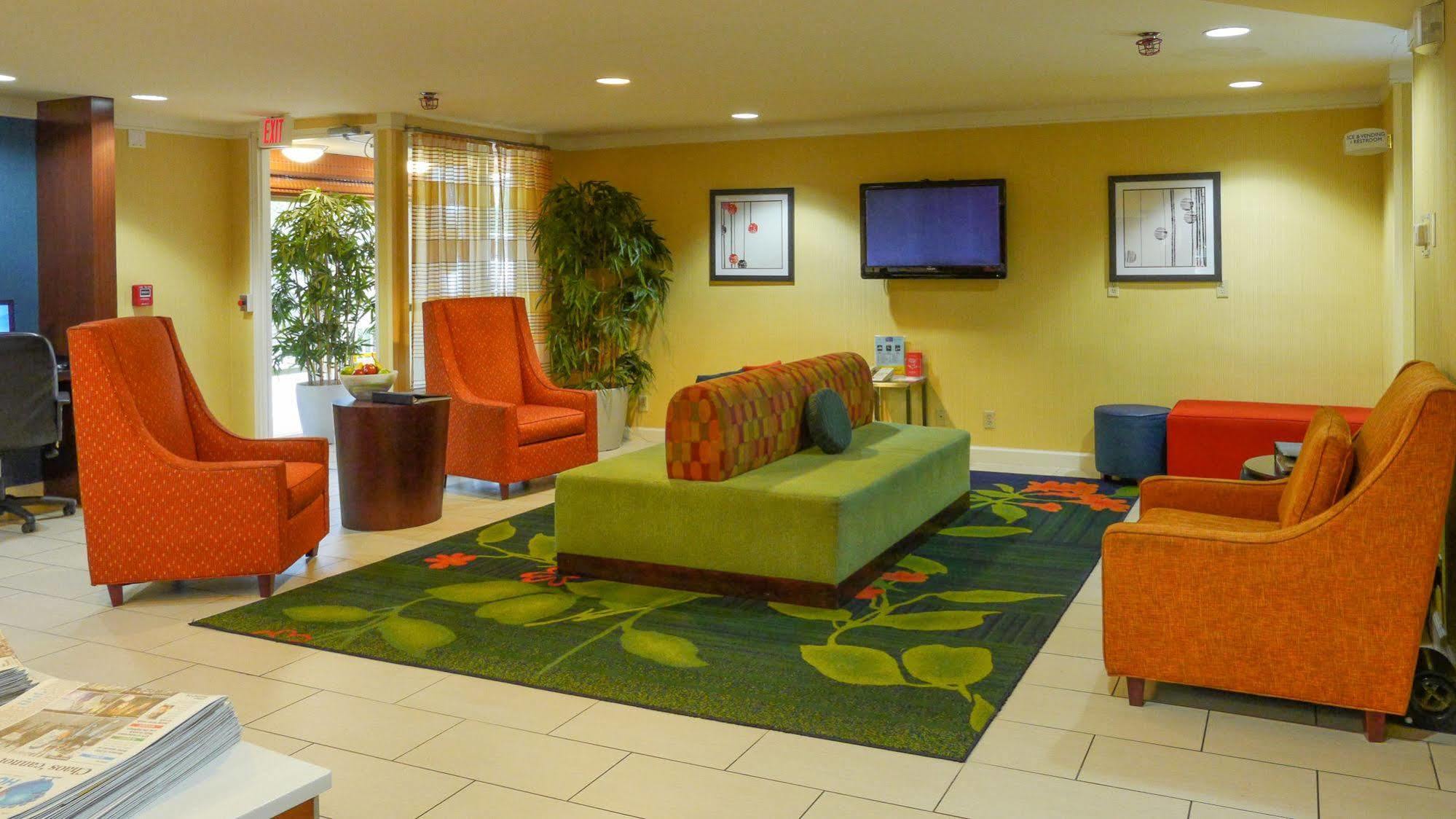 Quality Inn Fayetteville Near Fort Bragg Exterior photo