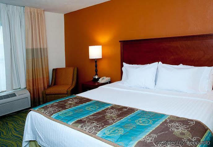 Quality Inn Fayetteville Near Fort Bragg Exterior photo