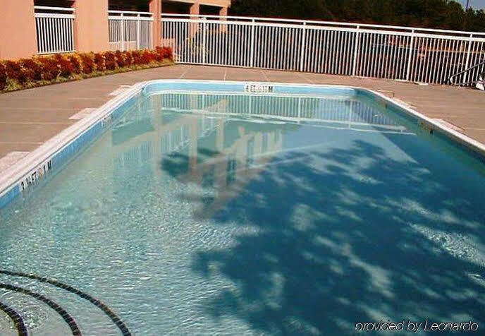 Quality Inn Fayetteville Near Fort Bragg Exterior photo